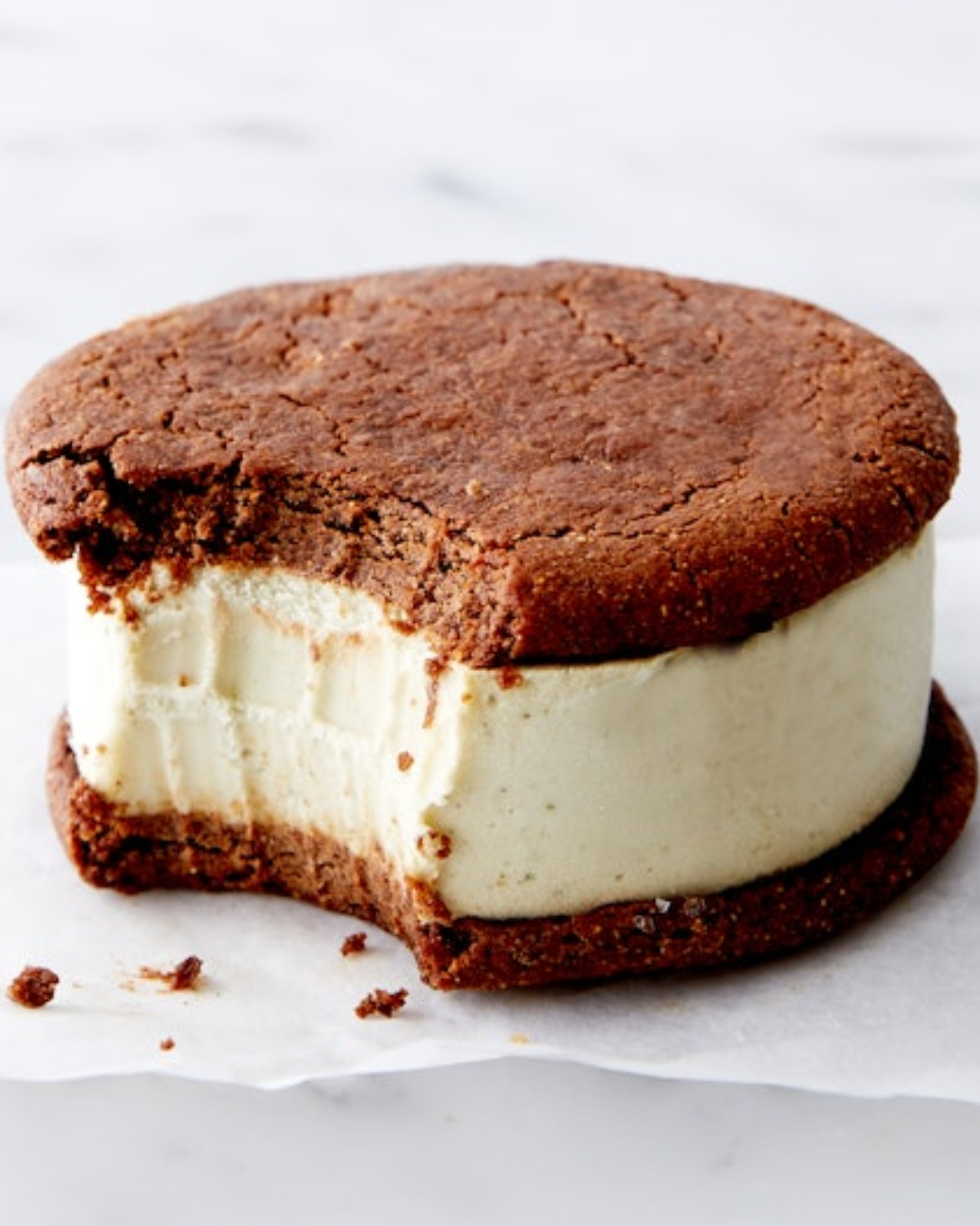 FRESH MINT CHIP ICE CREAM SANDWICH WITH A DARK CHOCOLATE COOKIE & ASHWAGANDHA