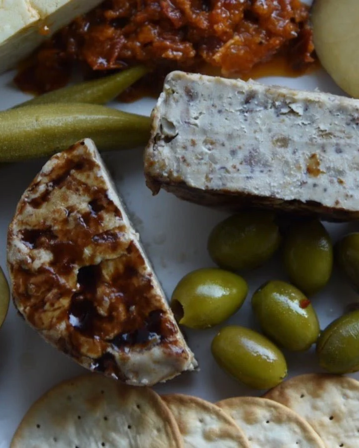 BALSAMIC FIG & WALNUT FROMAGE CHEESE - PLANT BASED